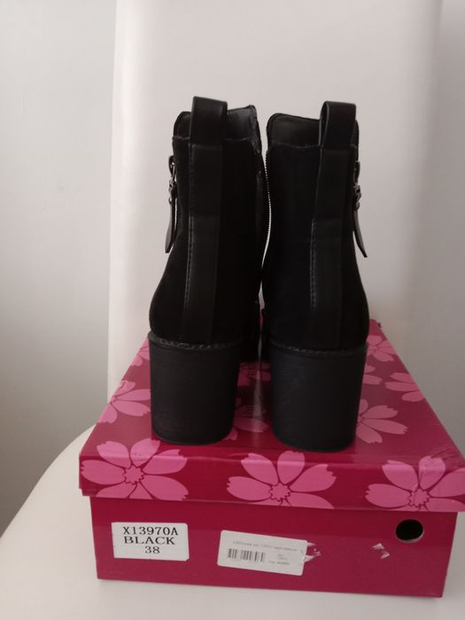 Продам демисезонные ботинки