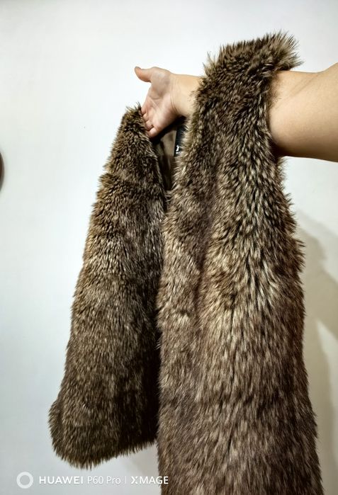 Пухен елек С/М размер не е носена изглежда като ново