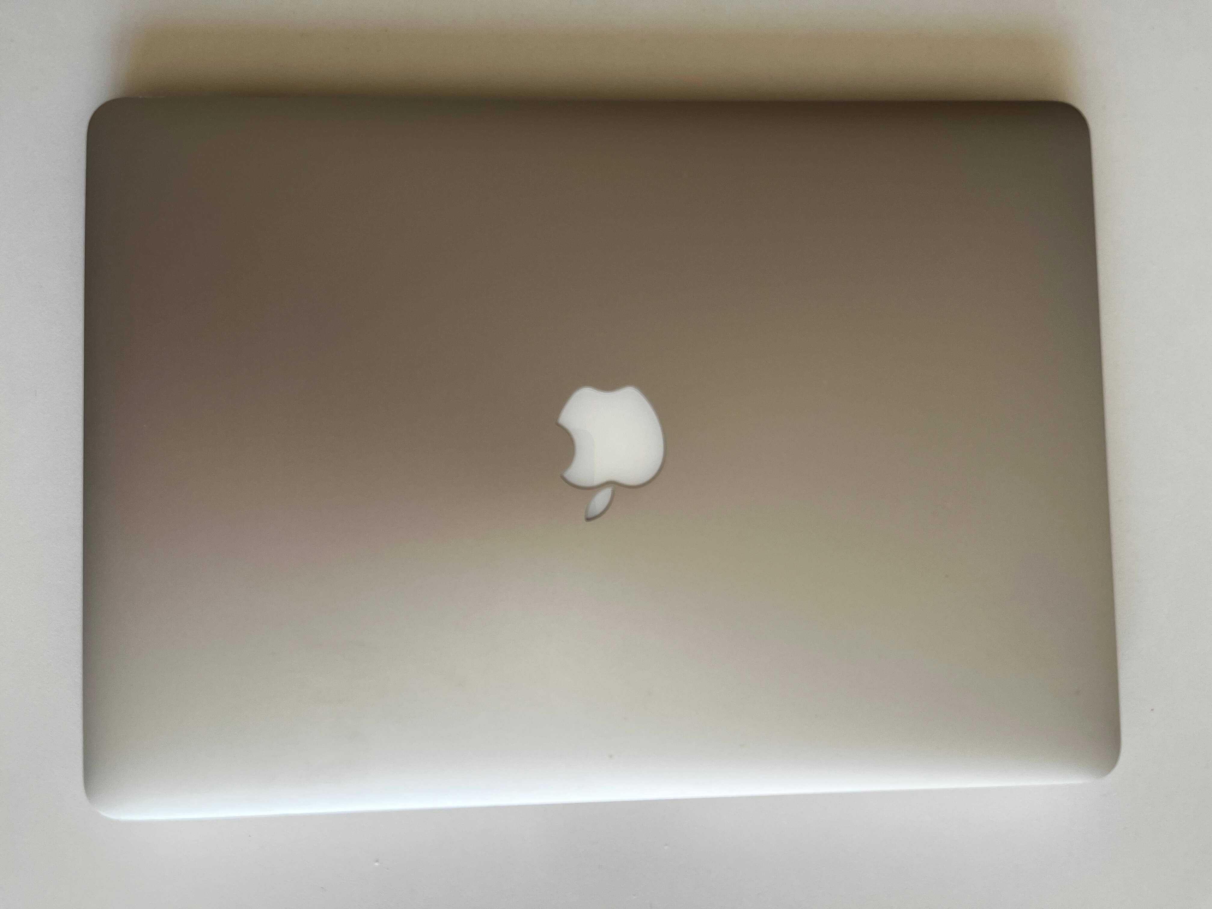 Macbook Pro (15", Retina, mid 2015) i7 2.2 GHz 16GB RAM 256 SSD