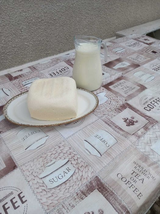 Vand branza de vaca proaspata sau veche