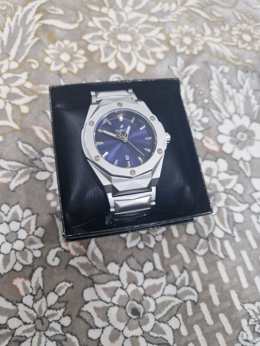HUBLOT  часы новые