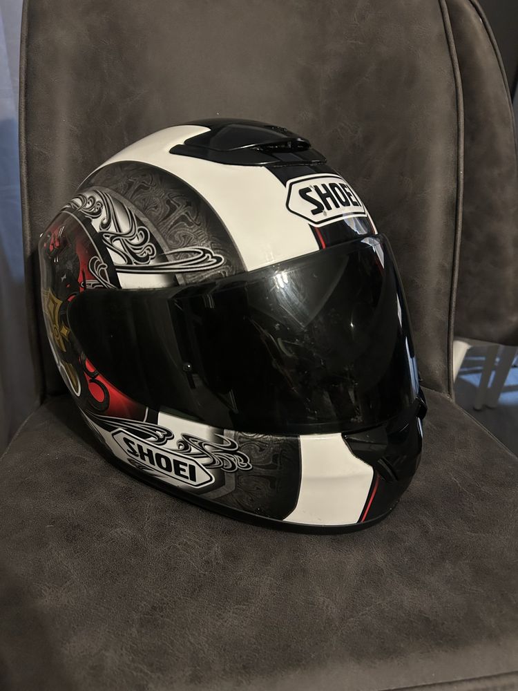 пистова каска SHOEI