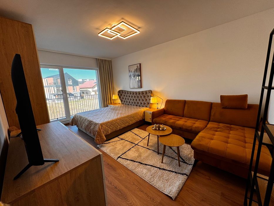 Garsoniera de inchiriat , Tractorul Coresi