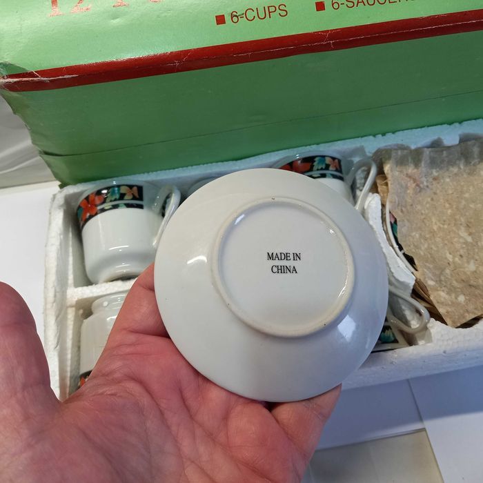 Set de cafea, 6 cescute cu farfurioare din portelan alb (40 - 35 lei)