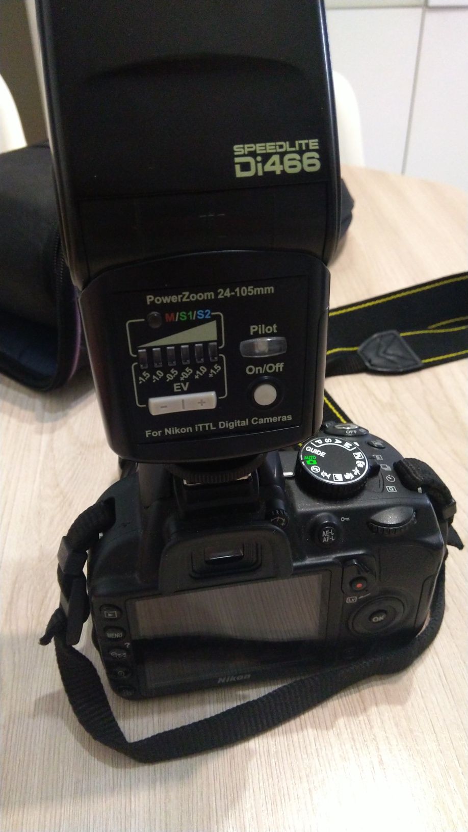 Nikon D3100 со вспышкой Nissin Speedlite Di466