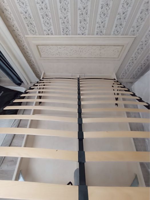 Кровать с подъемным механизмом