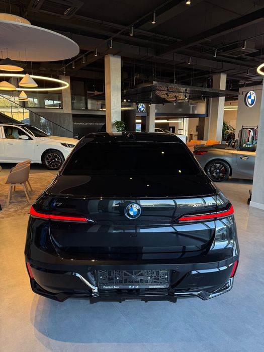 Продам новую BMW i7 xDrive60 M70 с официальной гарантией