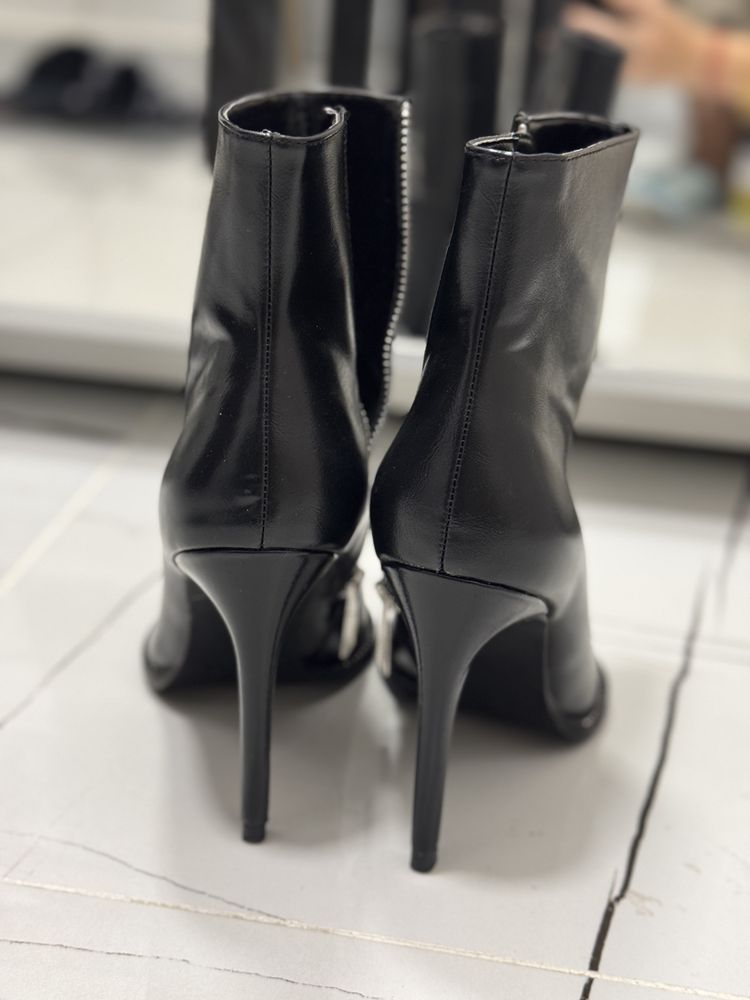 Cizme scurte stiletto Zara