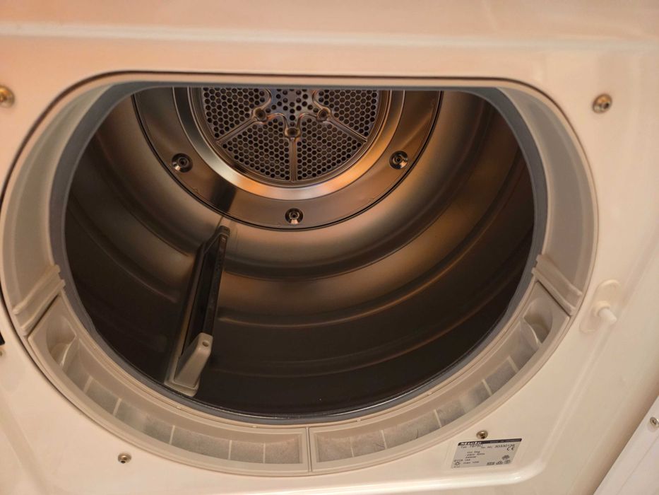 Tumble dryer Miele T675C сушилня
