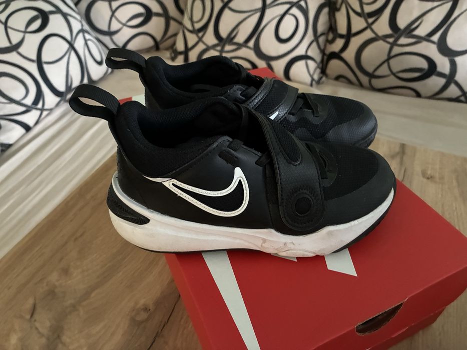 Продавам  маратонки nike