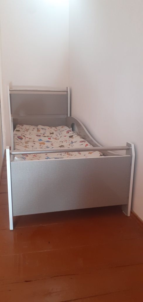 Bolalar mebeli shkaf va kravat