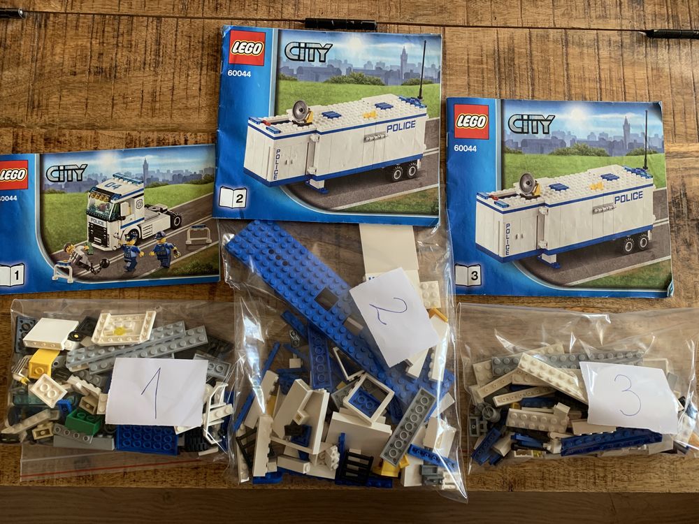 Lego City 60044 - Мобилен полицейски център