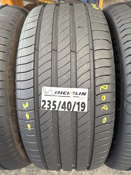 235/40/19 Michelin