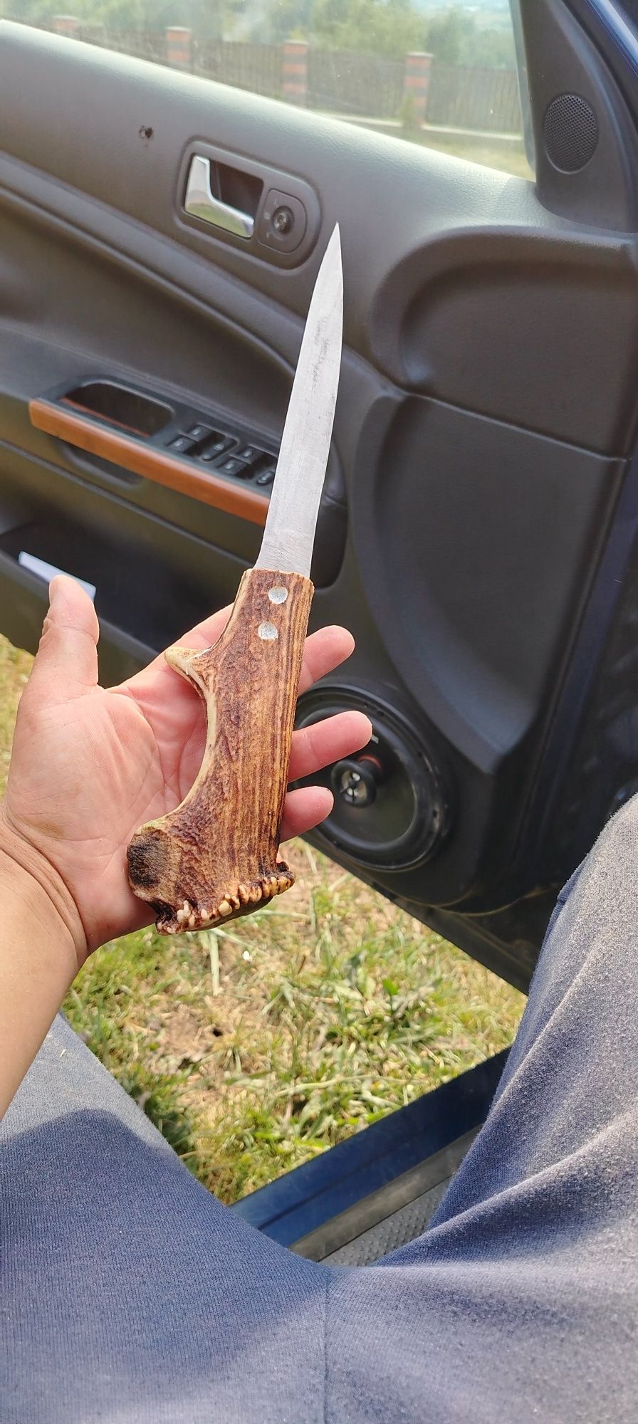 Cuțit mâner corn de cerb făcut manual