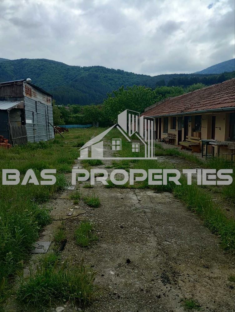 Парцел в Кюстендил, област-с.Сапарево площ 2599
