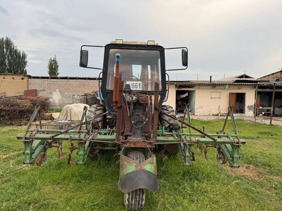 Traktor sotiladi 1998 yil kultivatsyasi bilan kapoti ham bor ishga