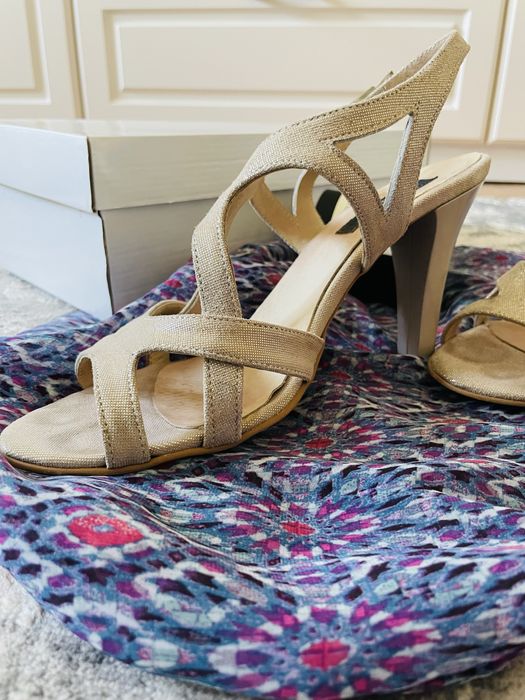 Sandale elegante din piele, culoare auriu cu reflexe argintii