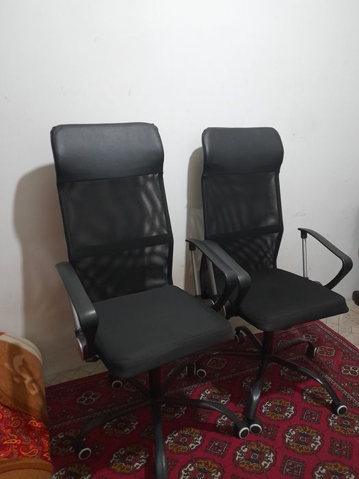 Продаются офисное кресло в рабочем состоянии.