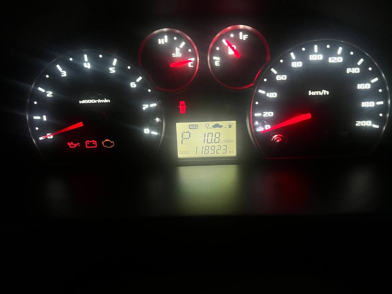 nexia 3 sotiladi SROCHNA!!!