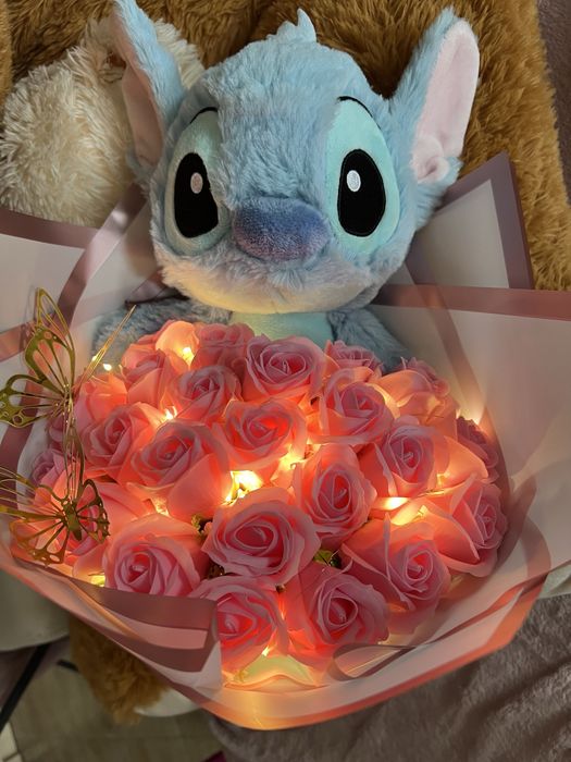 Buchet cu 23 de Trandafiri ( săpun ) + Jucărie Stitch