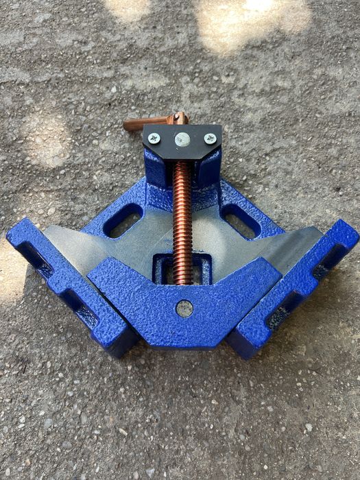 Menghina unghiulara de colt 90 grade