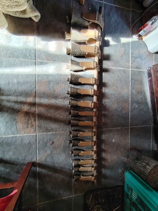 Продават се чанове от 1 до 15 номер