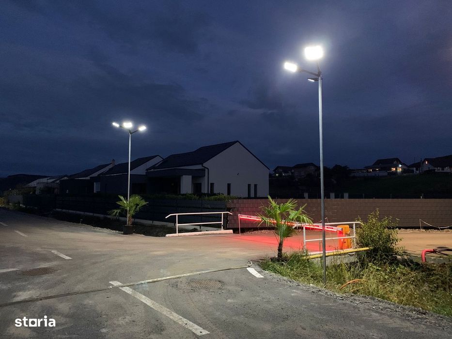 Case la cheie in Sg de Mures, 7 arii teren , 4 camere, semineu,2 bai