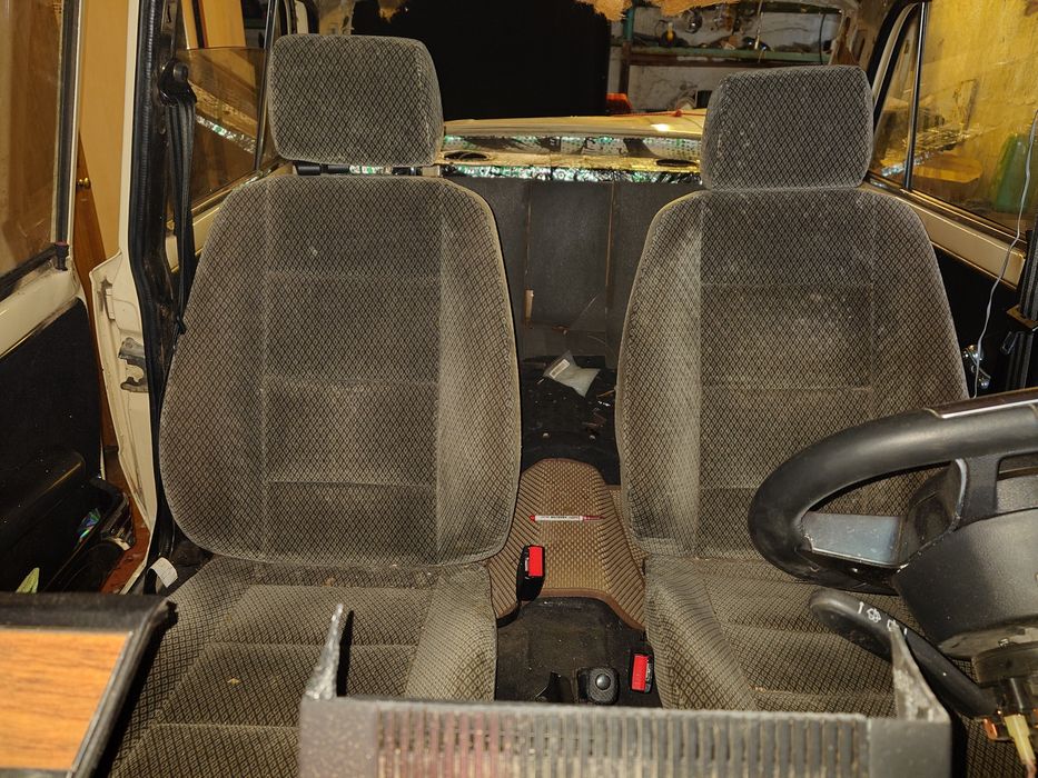 Продам передние сиденья от BMW  тройки