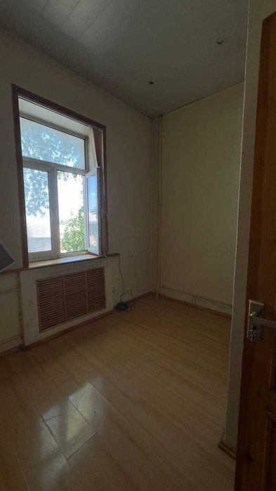 Срочно продаётся 2 комнатная квартира рядом с беш козон. Зур локация.