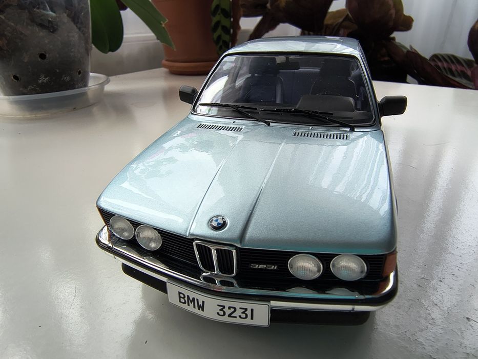 Machetă BMW 323i solido 1/18