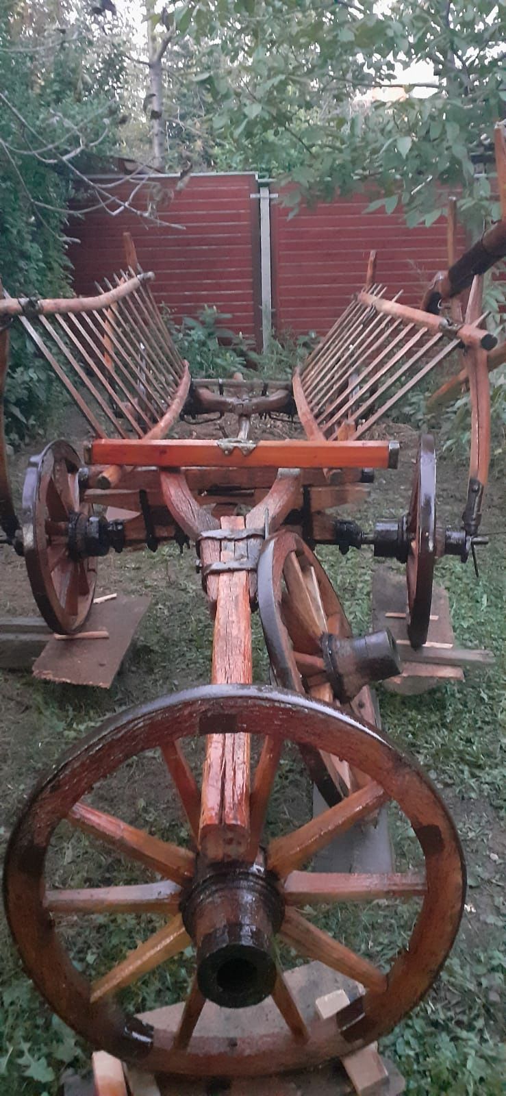 Car vechi de lemn, recondiționat