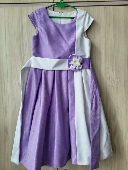 Официална рокла 128 размер - два броя с елече