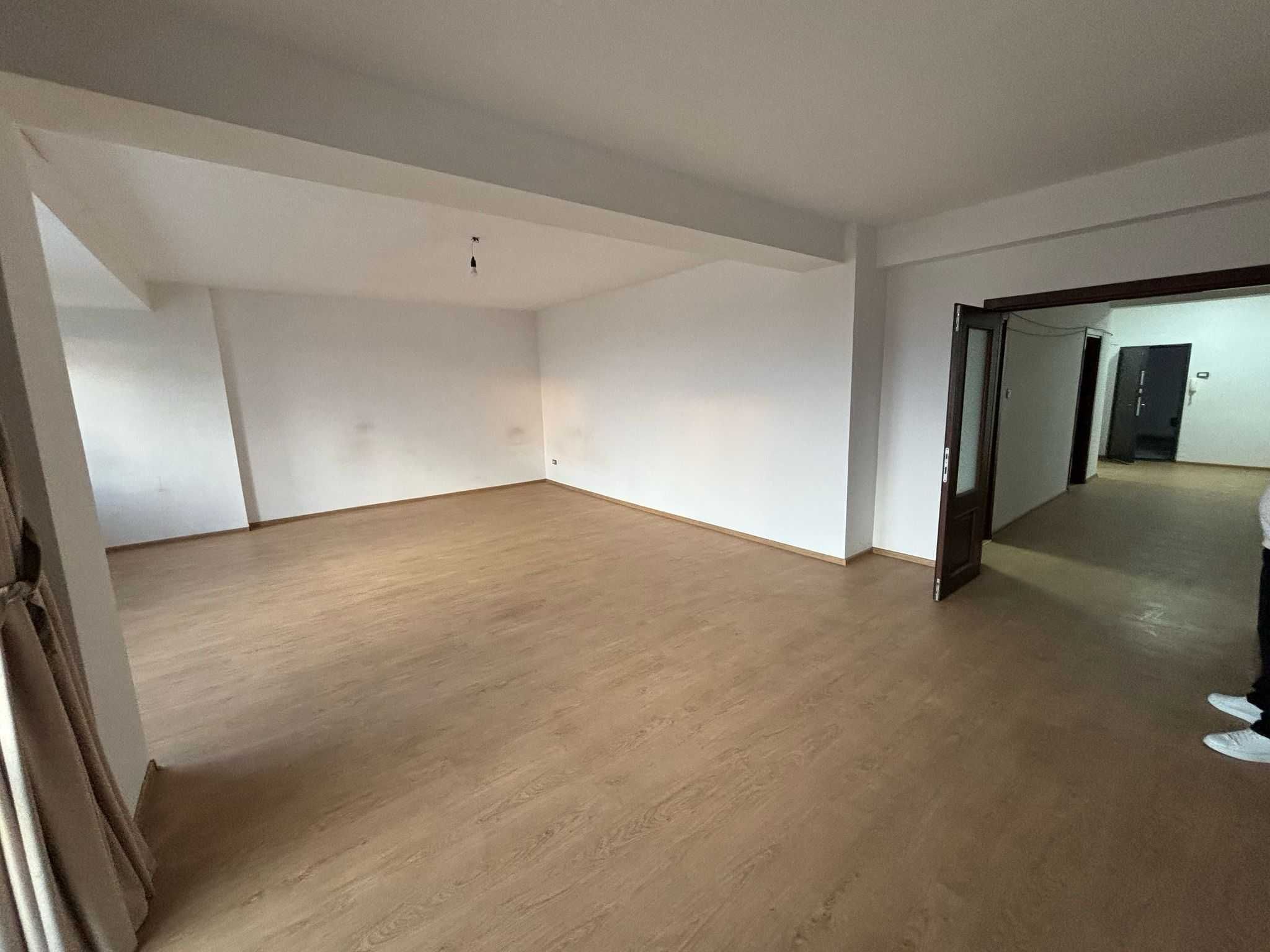 Spatiu multifunctional Voluntari, sub 1000 deE/m.p., urgent!