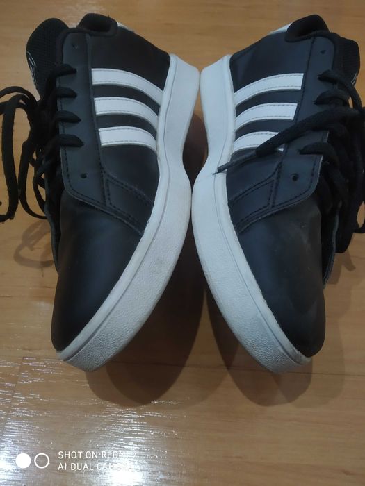 Обувки Adidas. Черно-Бели