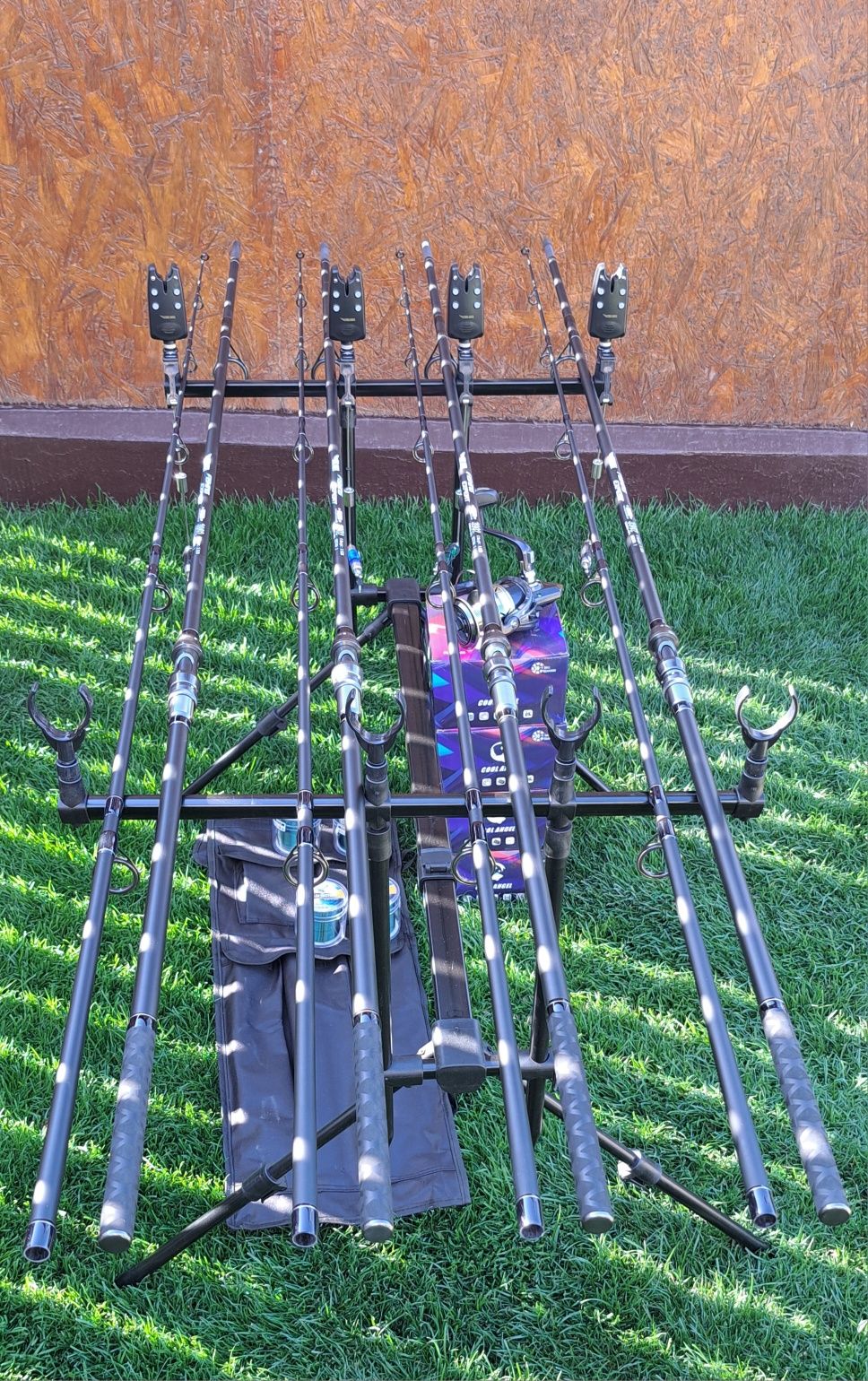 Set pescuit la crap,4 Lansete 3,90m,2 segm,4 Mulinete 12.000,Rod Pod