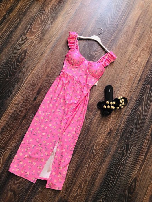 Rochie midi inflorata, model actual si modern