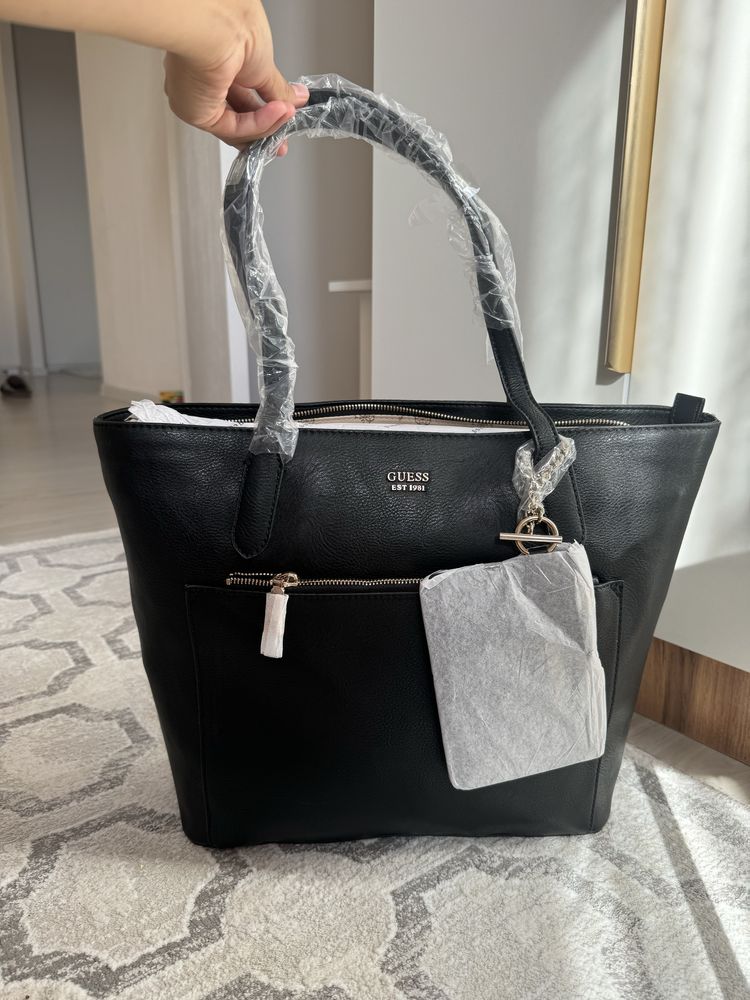 Брендовая сумка от Guess