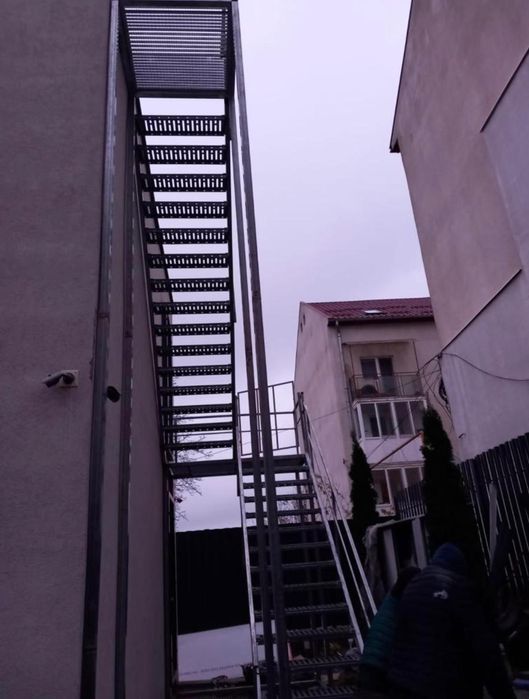 Scara metalica zincata  exterioara pentru ,case, beciuri și incendii
