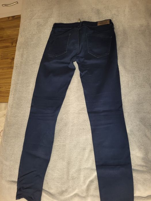 Vand lot de blugi marca Mango