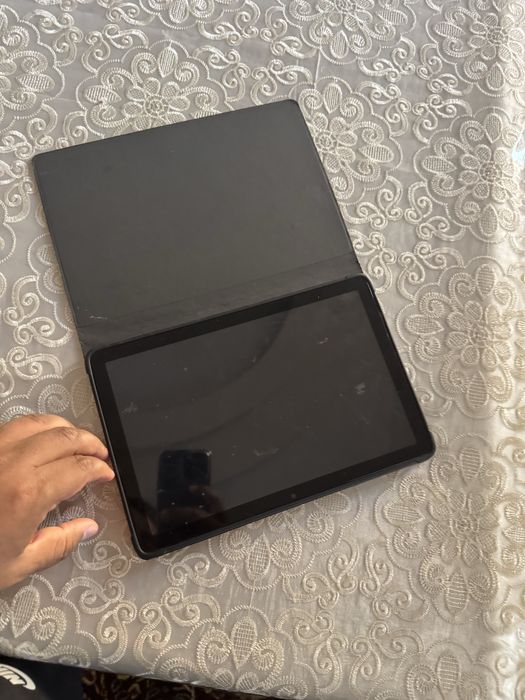 планшет Umiio srochno sotiladi