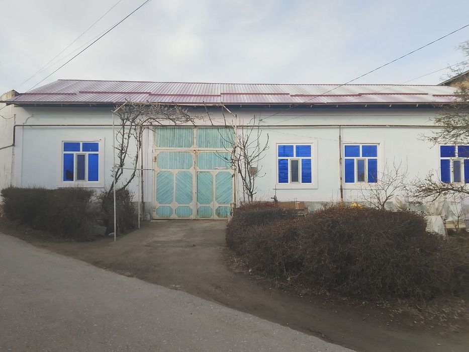 Umid qurĝonida hovli sotiladi Navoiy shahar