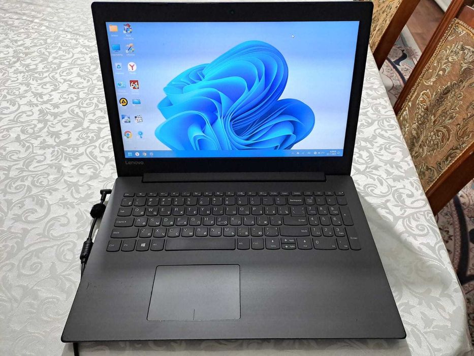 Продается тонкий ноутбук Lenovo/Core i3-6006/ОЗУ8GbDDR4/SSD240Gb/