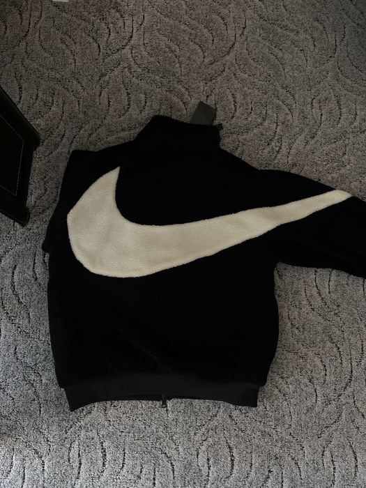 Двулицево яке Nike