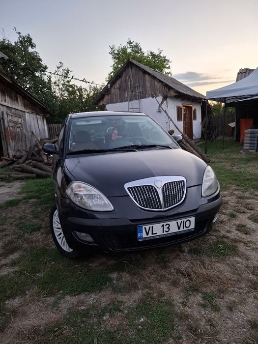 Vând Lancia Ypsilon