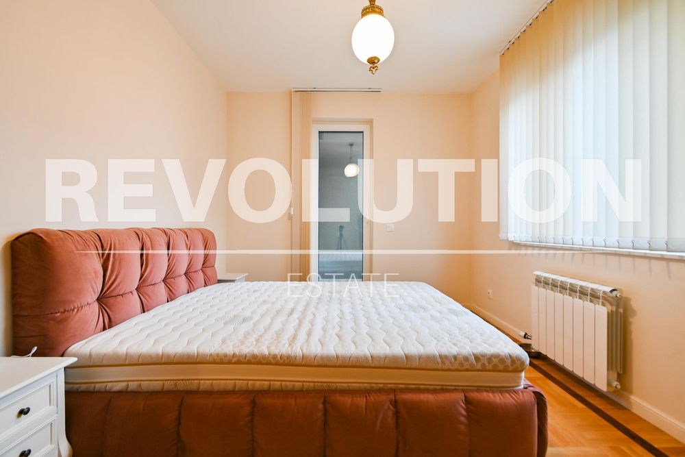 Дава се под наем Четиристаен апартамент в София, Изток - 180 кв.м за 1500 € - Снимка #4