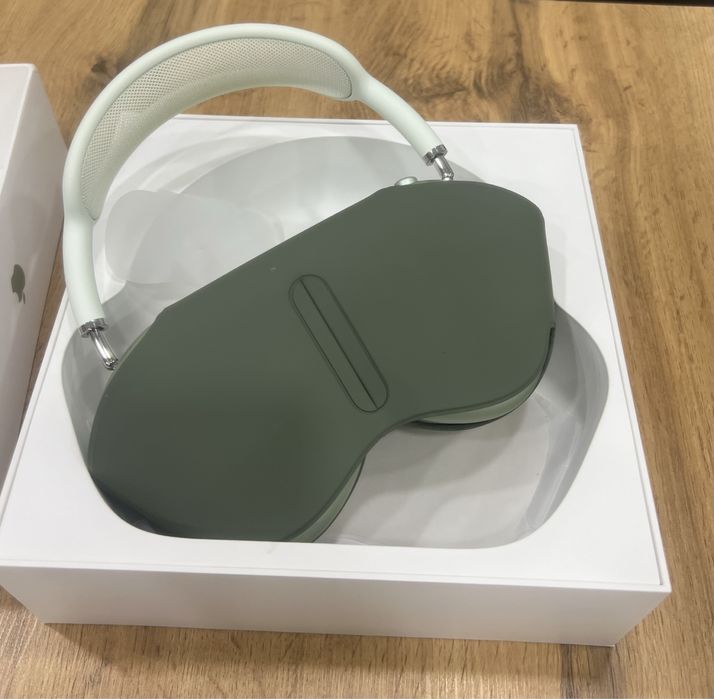 Airpods Max в зеленом цвете