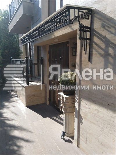 Мезонет с морска панорама
