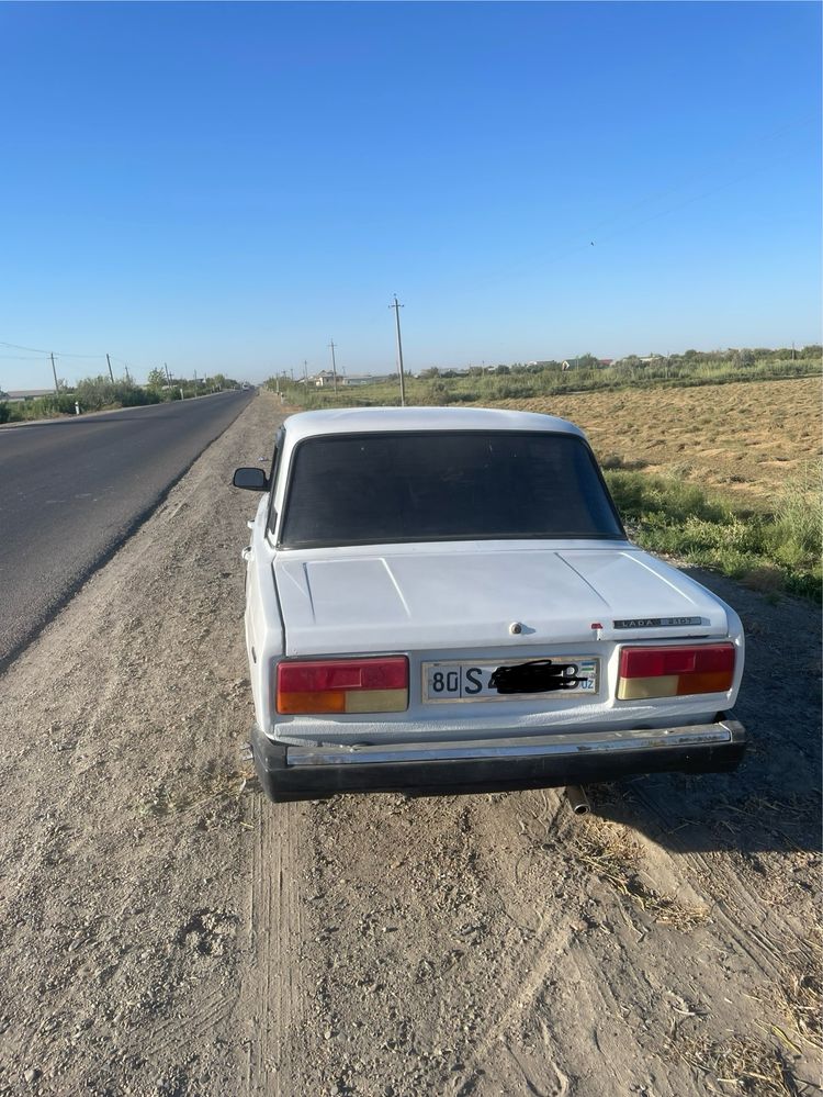 Vaz 2107 sotiladi