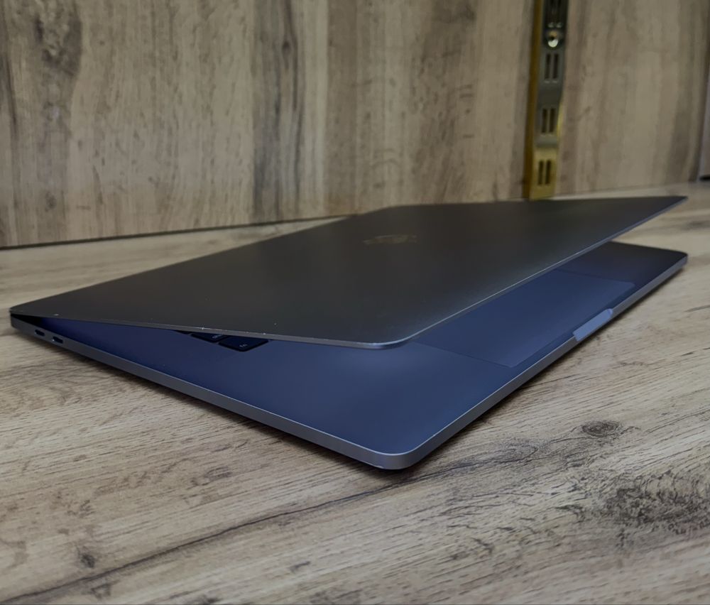 Macbook Pro 32/1TB 15inch Core i9