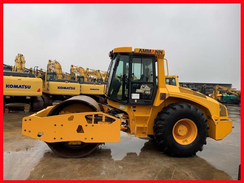 Inchiriez buldoexcavator CAT cilindru compactor